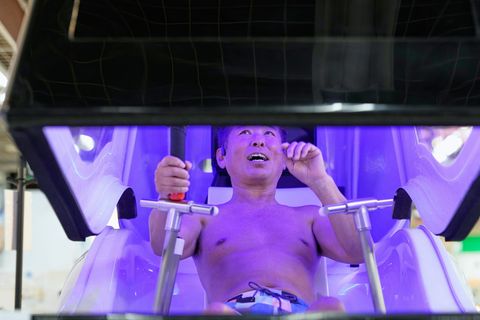 Im Hightechland Japan gibt es jetzt eine Waschmaschine für Menschen. Foto: Eugene Hoshiko/AP/dpa