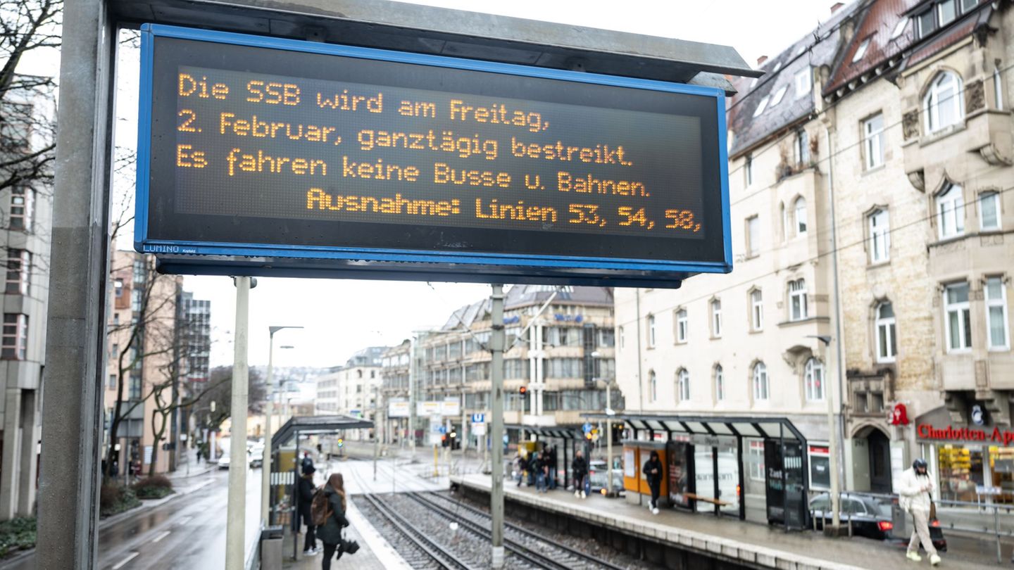 Verdi lässt Warnstreiks im ÖPNV in Baden-Württemberg weiter offen. (Archivbild) Foto: Marijan Murat/dpa