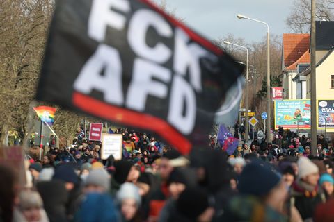 Bei den Protesten gegen den AfD-Parteitag in Riesa war die Stimmung zeitweilig aufgeheizt, vielerorts standen sich Demonstranten