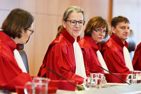 Die Vizepräsidentin des Gerichts, Ann-Katrin Kaufhold, eröffnete die Verhandlung. Foto: Uli Deck/dpa