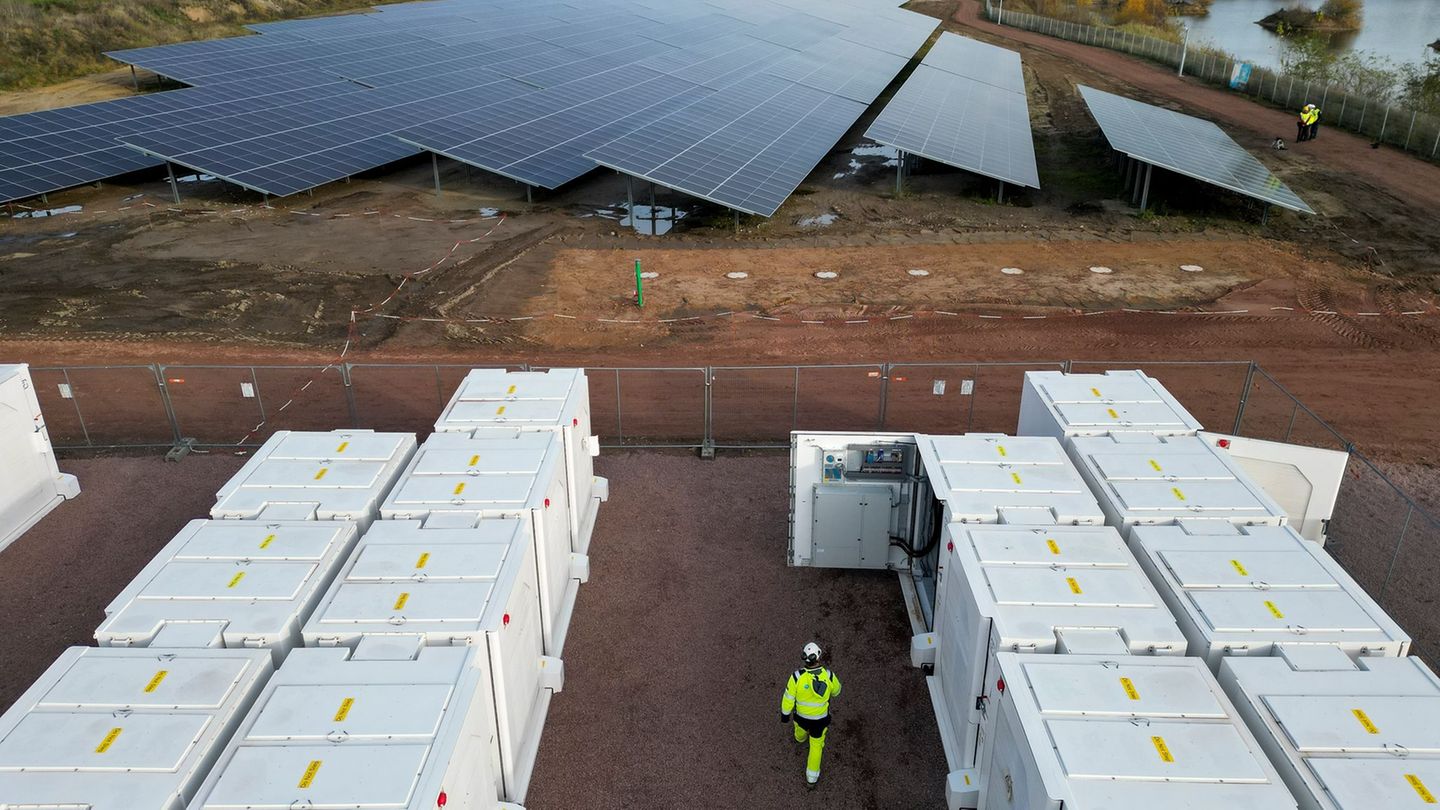 Ende vergangenen Jahres wurde in Zerbst ein Solarpark mit 88 Batteriespeichern eröffnet - ein Beispiel für den Ausbau der Speich