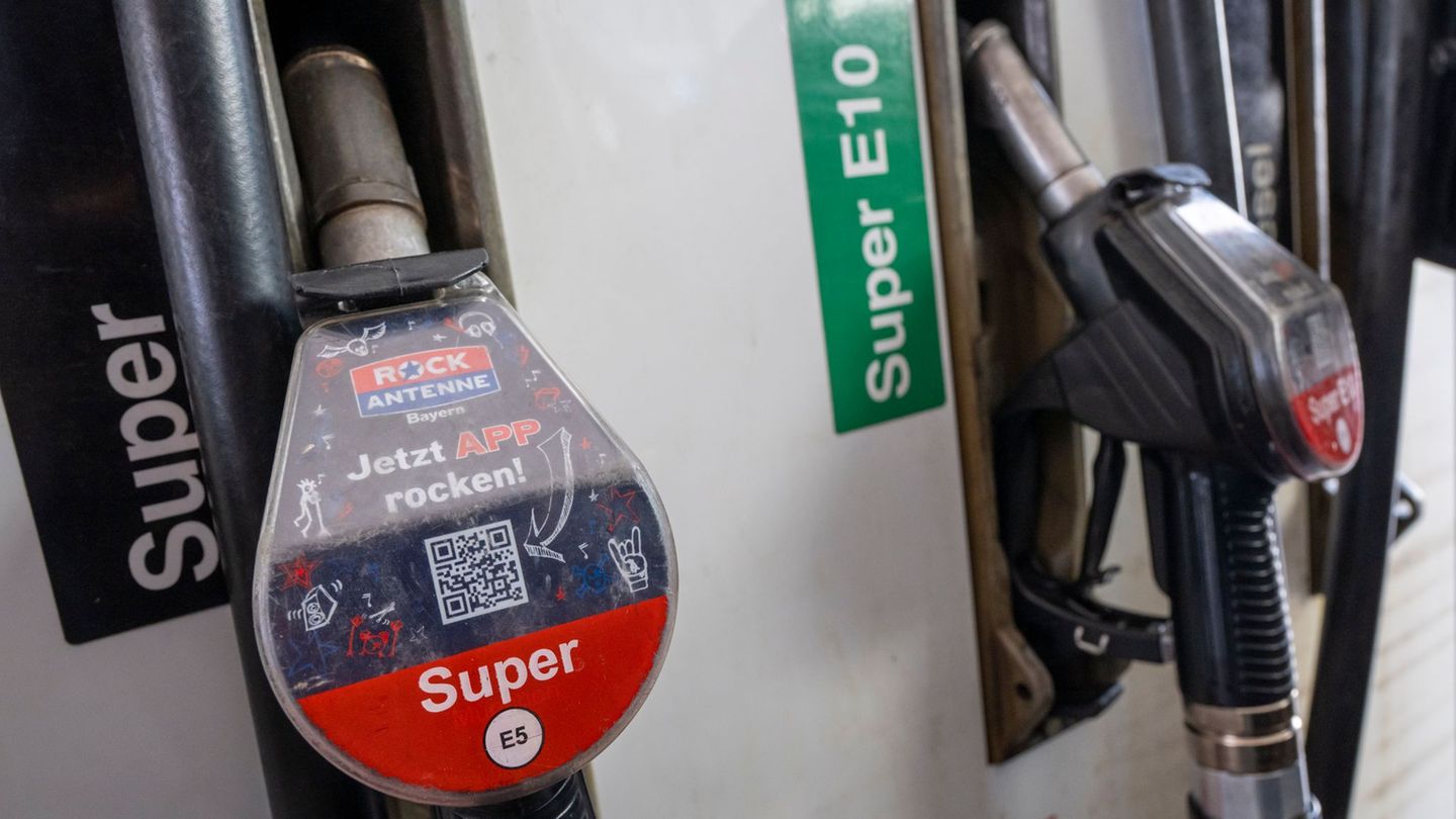 Die Zapfsäule war wegen der Tagesabrechnung vorübergehend gesperrt. (Symbolbild) Foto: Peter Kneffel/dpa