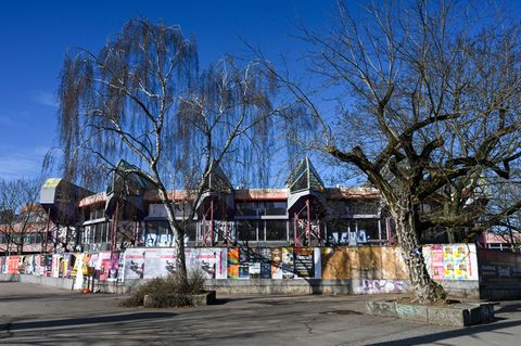 Soll einem Wohnquartier samt Schule weichen: Das SEZ. Foto: Jens Kalaene/dpa