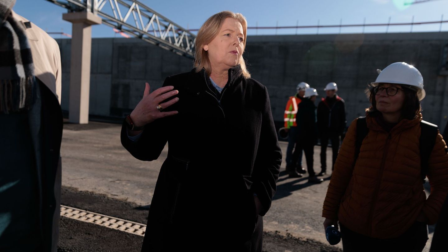 Arbeitsministerin Bärbel Bas lobt die Verabschiedung des Gesetzes. Foto: Carsten Koall/dpa