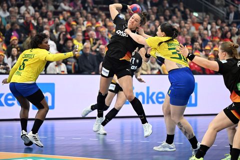 Marcela Santos Arounian (Brasilien/r. ) wechselt zum Thüringer HC. (Archivbild) Foto: Federico Gambarini/dpa