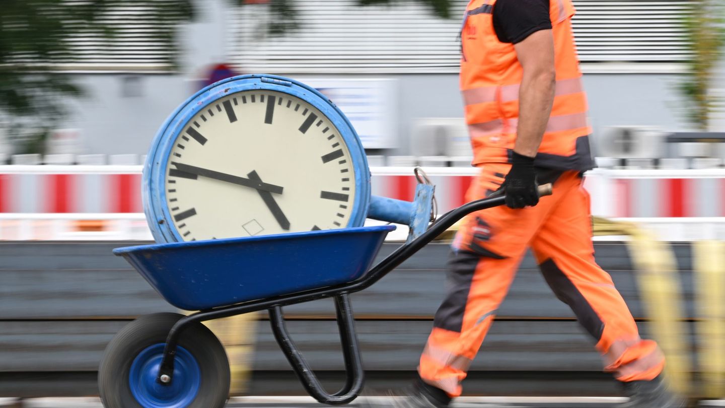 Im Jahr 2024 haben die Erwerbstätigen in Thüringen dem Landesamt für Statistik zufolge insgesamt rund 1,38 Milliarden Arbeitsstu