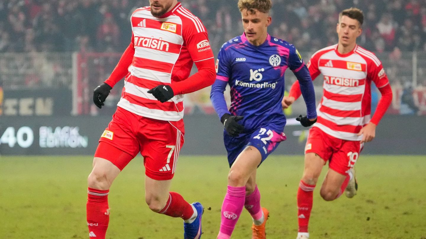 Oliver Burke (l.) soll für Union Berlin in Mönchengladbach stürmen, Janik Haberer (r.) hofft noch auf einen Einsatz. (Archivbild