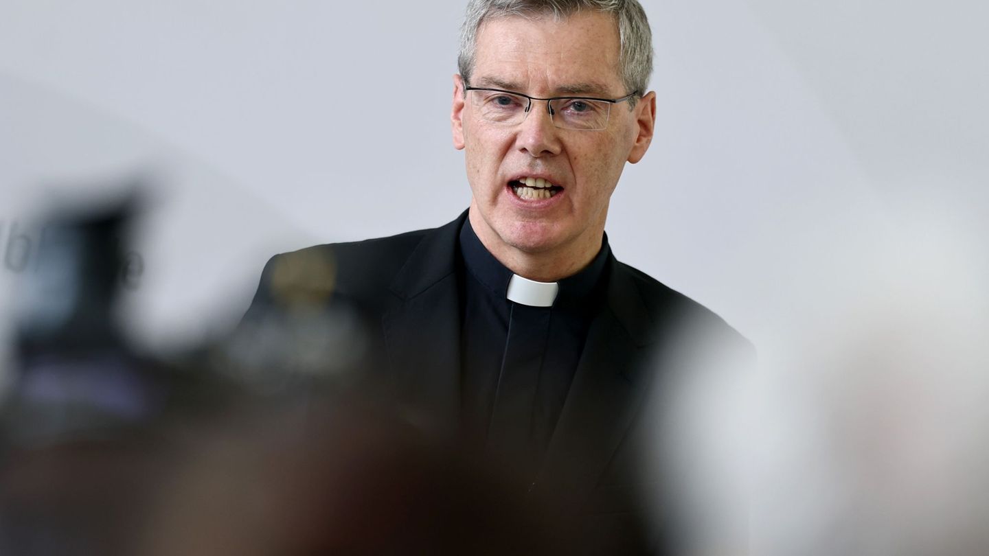 Bischof Heiner Wilmer warnt vor der AfD. (Archivbild) Foto: Daniel Löb/dpa