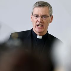 Bischof Heiner Wilmer warnt vor der AfD. (Archivbild) Foto: Daniel Löb/dpa