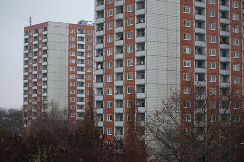 Auch Interviews mit Bewohnern von Plattenbauten im Dresdner Stadtteil Prohlis sind Teil der Ausstellung "Platte Ost/West". (Arch