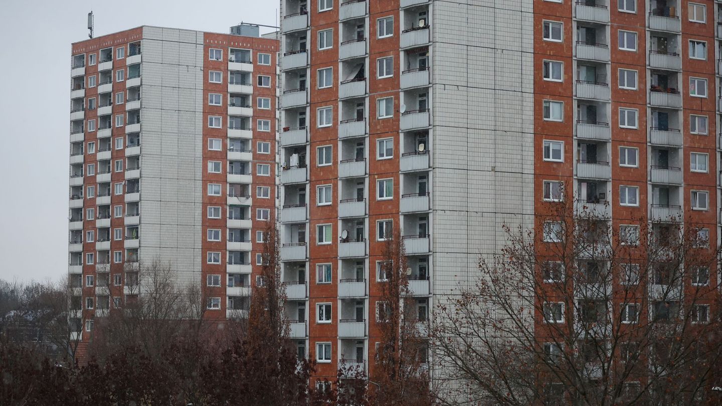 Architektur: Ausstellung beleuchtet Plattenbau in Ost und West