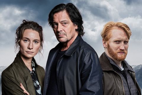 "Der Salzburg-Krimi" startet mit "Tod am Wolfgangsee". Ganz rechts im Bild ist das Drama schon zu erahnen - Hauptkommissarin A