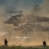 Chonburi, Thailand. Zum Verwechseln ähnlich: Was auf den ersten Blick womöglich aussieht wie am Set der Dreharbeiten von „Avatar“, ist in Wirklichkeit die US-Militärübung „Cobra Gold 2026“ (CG26). Eindrücke wie diese legen allerdings die Vermutung nahe, dass manche Regisseure ihre Fantasie doch mit echten Ereignissen füttern, bevor sie auf der Leinwand landet