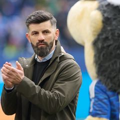 Schalkes Trainer Miron Muslic muss möglicherweise auf Torhüter Karius verzichten. (Archivbild) Foto: Bernd Thissen/dpa