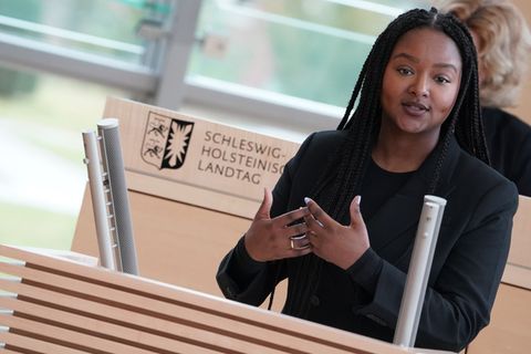 "Es ist eine Rolle rückwärts, wenn man Menschen die Teilnahme an den Kursen verweigert", sagte Aminata Touré. (Archivbild) Foto: