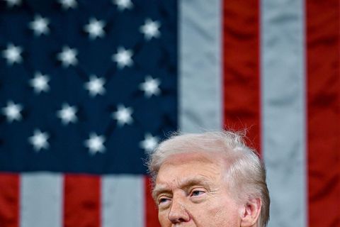 Donald Trump sagt, er sei „entlastet“ worden im Fall Epstein. Von den Sexualverbrechen habe er nie etwas gewusst. Beide Aussagen sind zweifelhaft