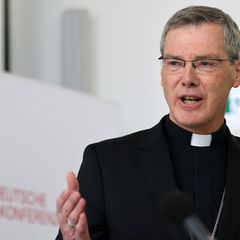 Heiner Wilmer, neuer Chef der deutschen Bischöfe, findet, viele Ukrainer in Deutschland streben "Teilhabe" an. (Archivbild) Foto