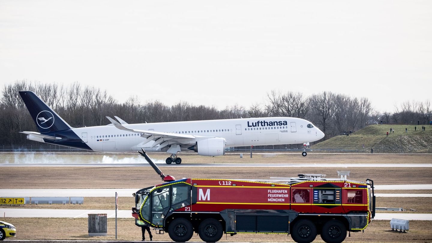 Wurde die Flughafenfeuerwehr nicht alarmiert? (Symbolbild) Foto: Matthias Balk/dpa