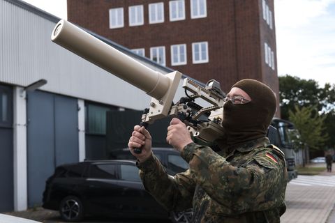 Die Streitkräfte dürfen bei der Abwehr von Drohnen in Zukunft Amtshilfe leisten - notfalls auch mit Waffengewalt. (Archivbild) F