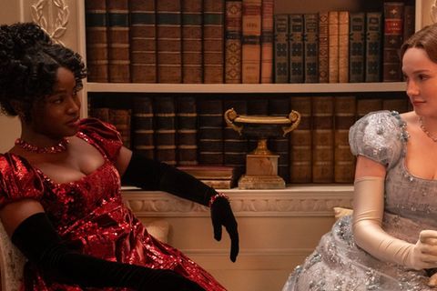 Masali Baduza (l.) und Hannah Dodd in "Bridgerton".
