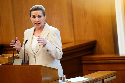 Frederiksen bei ihrer Rede im Parlament