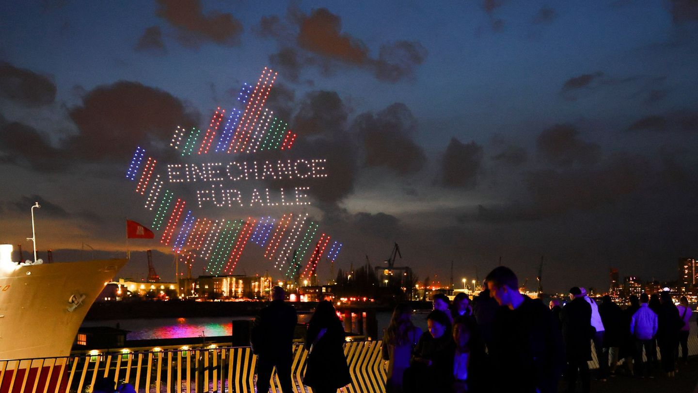 Bunter Start der Hamburger Olympia-Kampagne des Senats. Foto: Christian Charisius/dpa