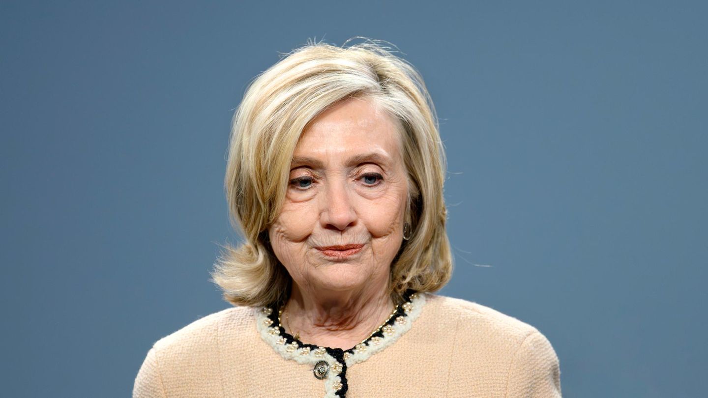 Clinton im Kreuzverhör: Jeffrey Epstein? Nie gesehen.