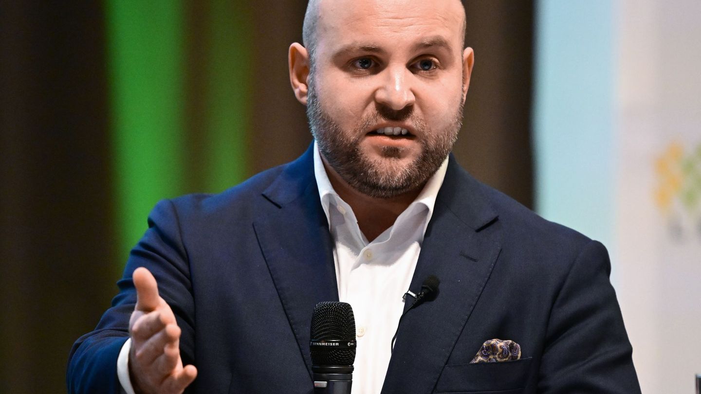 Wahl-Debatte: Frohnmaier greift in Wahlarena an: "Mal was anderes wählen"