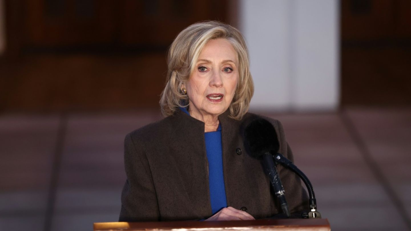 Hillary Clinton: Ehemann Bill Clinton wusste nichts von Epsteins Verbrechen