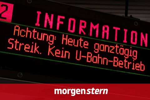 Hinweis auf Streik an Anzeigetafel