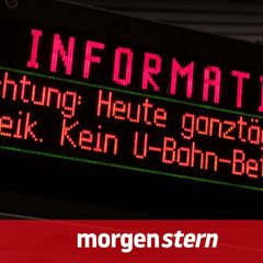 Hinweis auf Streik an Anzeigetafel