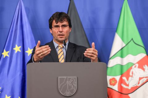 Finanzminister Marcus Optendrenk (CDU) nennt das Rechenzentrum das "digitale Rückgrat der Finanzverwaltung". (Archivfoto) Foto: