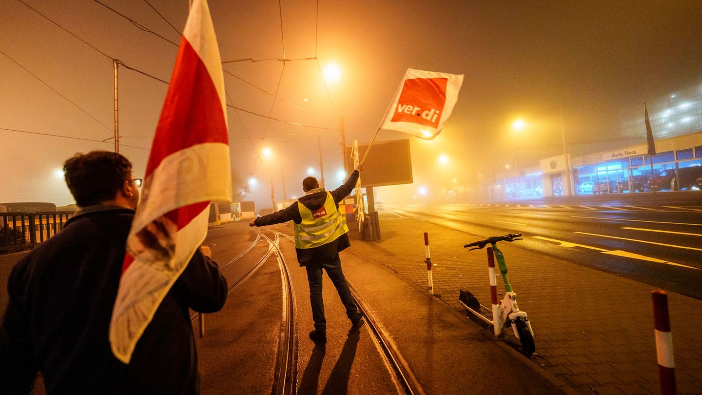 Auch in Mainz legten Beschäftigte am frühen Morgen die Arbeit nieder. Foto: Andreas Arnold/dpa