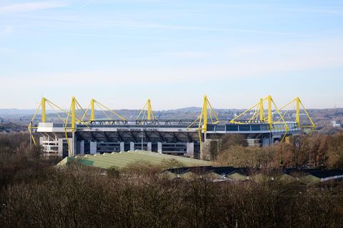 In Dortmund trifft am Samstagabend der BVB auf den FC Bayern. (Archivbild) Foto: Bernd Thissen/dpa