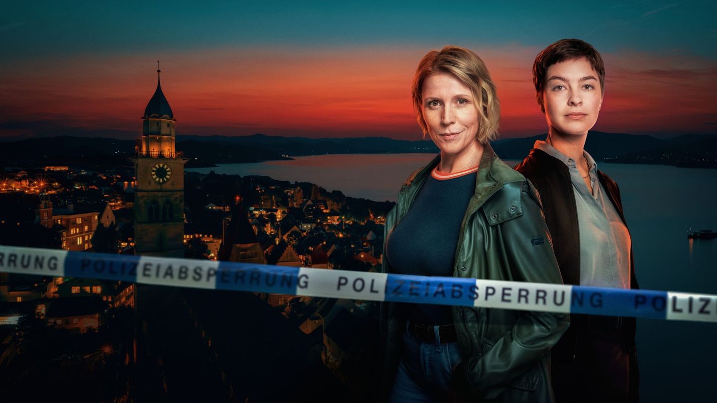 Komplexe Fälle am idyllischen See: Doro Beitinger (Franziska Weisz, links) und Chiara Locatelli (Maria Wördemann) ermitteln in der neuen Krimireihe "Mordufer".