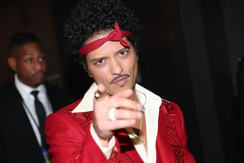 Zehn Jahre nach seinem letzten Solo-Album meldet sich Bruno Mars mit seiner neuen Platte "The Romantic" zurück.