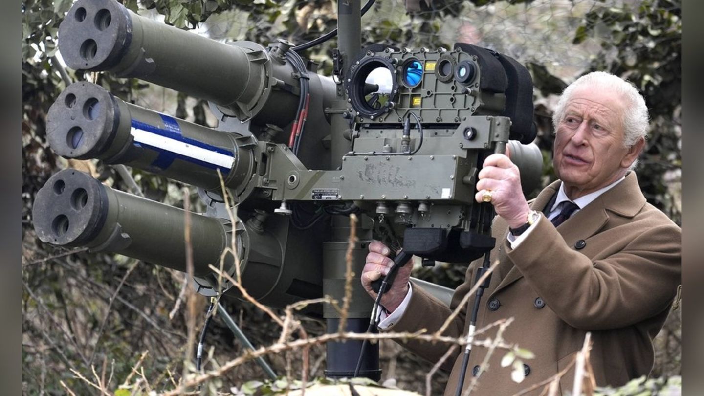 Besuch auf Militärbasis: Charles III. lernt Drohnenabwehr