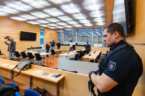 Der Prozess gegen zwei 16 und 17 Jahre alte Mädchen und zwei 19 und 20 Jahre alte Männer wurde unter Ausschluss der Öffentlichke