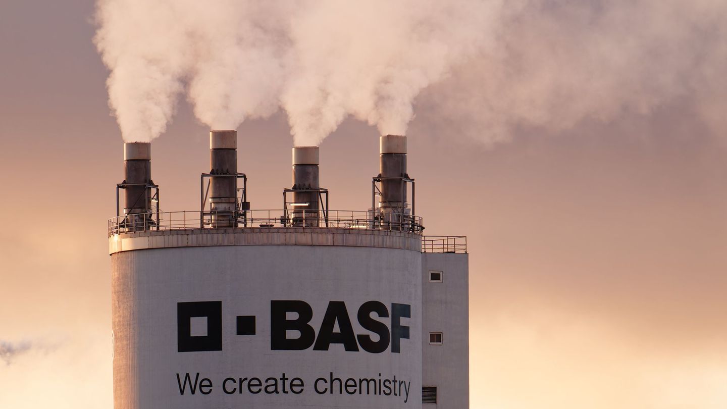 BASF spart Milliarden gegen die Krise in der Chemiebranche (Archivbild) Foto: Uwe Anspach/dpa