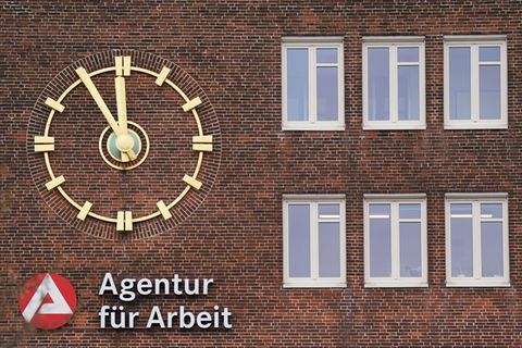 96.337 Menschen sind in Hamburg arbeitslos gemeldet. (Archivbild) Foto: Marcus Brandt/dpa