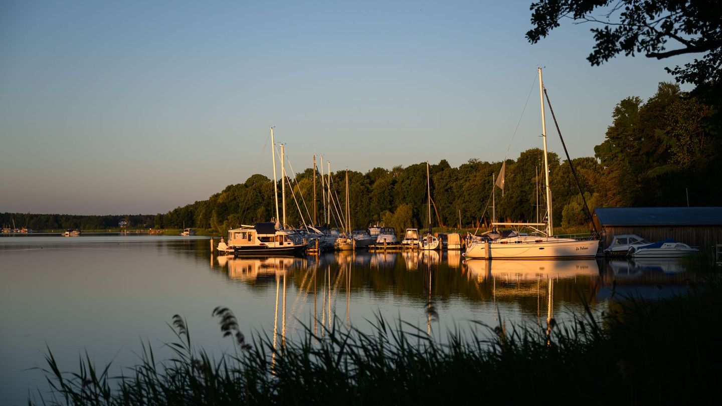 Brandenburg ist reich an Seen und zieht Wassertouristen an. (Archivbild) Foto: Patrick Pleul/dpa