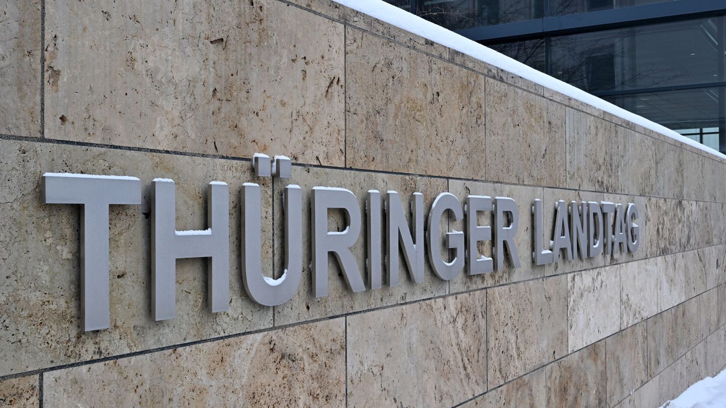 Im Thüringer Landtag diskutieren die Abgeordneten am Montag über mögliche Konsequenzen aus der geplanten Schließung des Zalando-