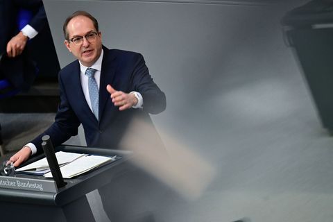 Bundesinnenminister Alexander Dobrindt (CSU) lobte die eigene Migrationspolitik als Erfolg. Foto: Sebastian Christoph Gollnow/dp