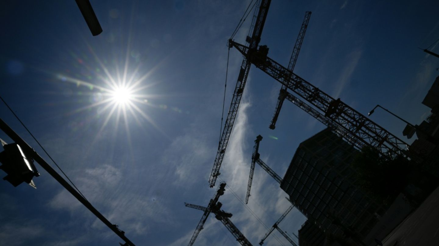 Kräne auf einer Baustelle