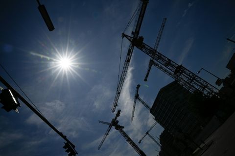 Kräne auf einer Baustelle