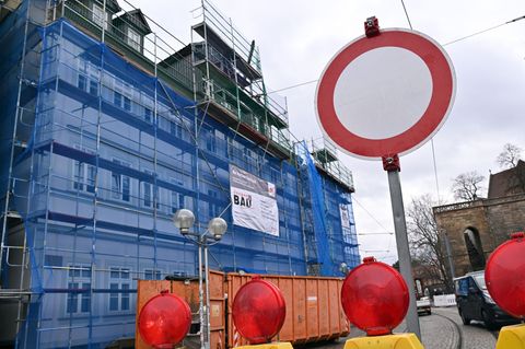 Nach dem Brand am Erfurter Domplatz in der Silvesternacht soll in der kommenden Woche die betroffene Straße wieder für den Verke