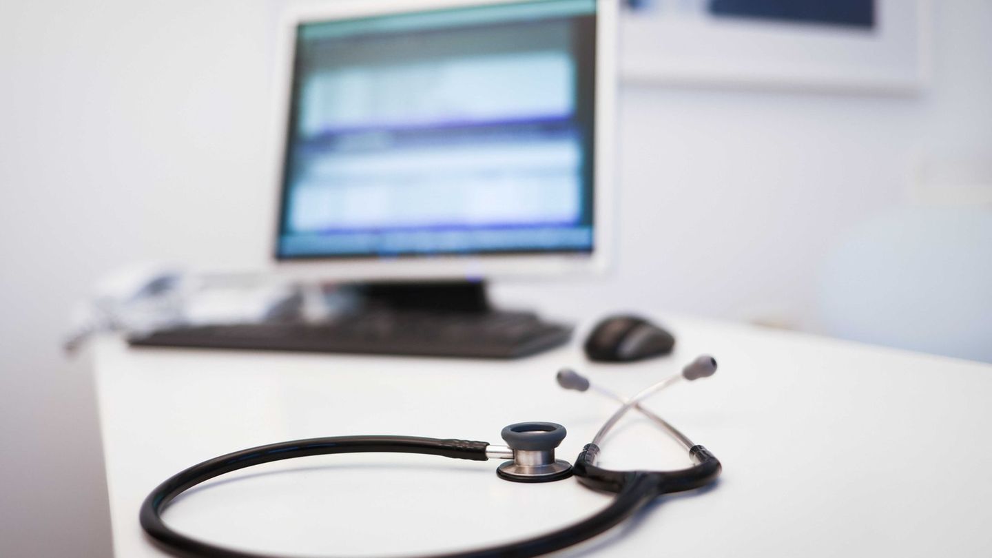 Die Grippewelle in Sachsen flacht ab. (Symbolbild) Foto: Christian Charisius/dpa