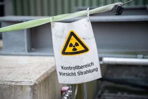 Ein neues Strahlenschutzlabor in Kulmbach soll den AKW-Rückbau in Bayern begleiten. (Symbolbild) Foto: Daniel Vogl/dpa