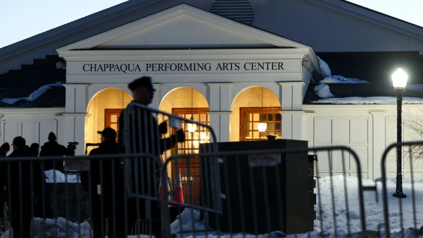 Ex-US-Präsident Bill Clinton sagt vor Kongress über Beziehung zu Epstein aus