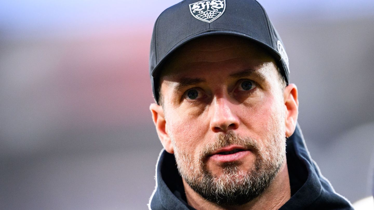 VfB-Trainer Sebastian Hoeneß muss seine Stuttgarter auf die Duelle mit Porto vorbereiten. Foto: Tom Weller/dpa